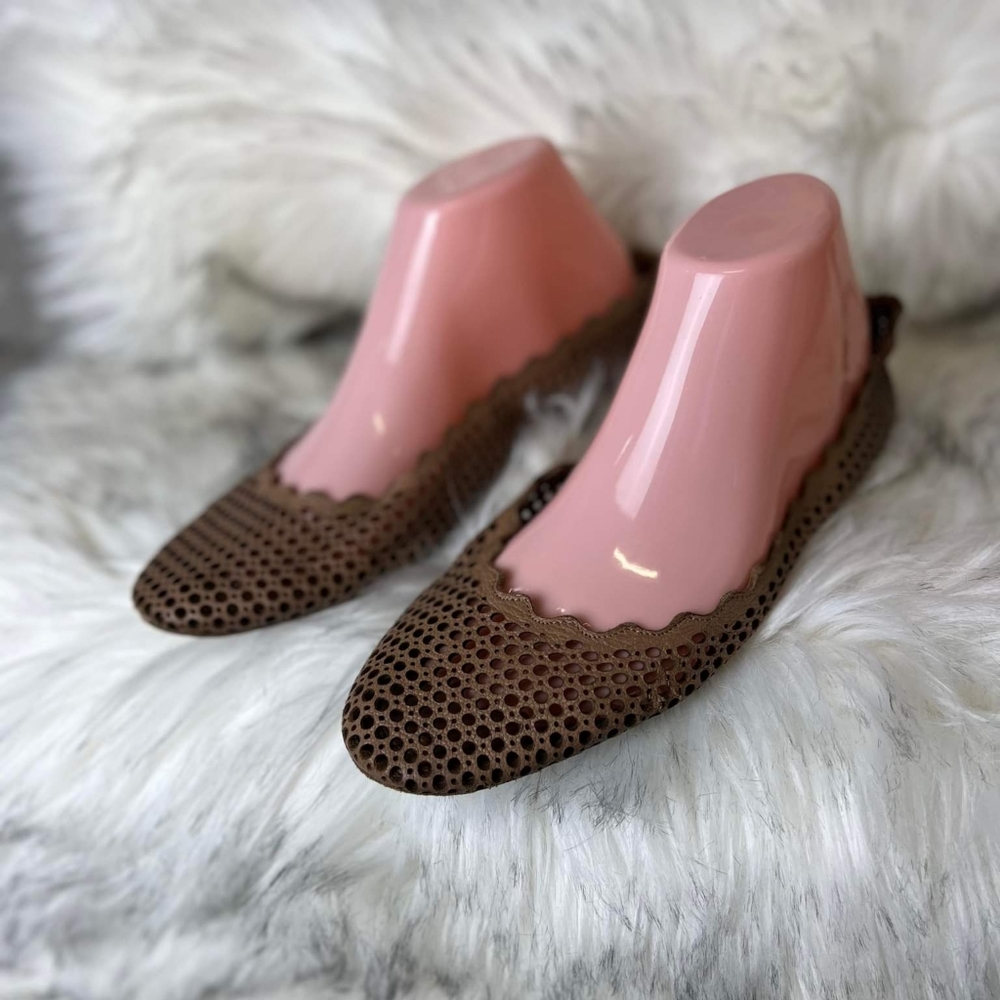 Chloe cutout scalloped flats sz 40.5 - Picture 8 of 9